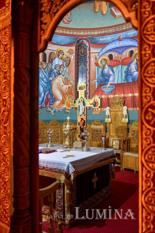 Sclipirile Luminii: Mănăstirea Caraiman 301090