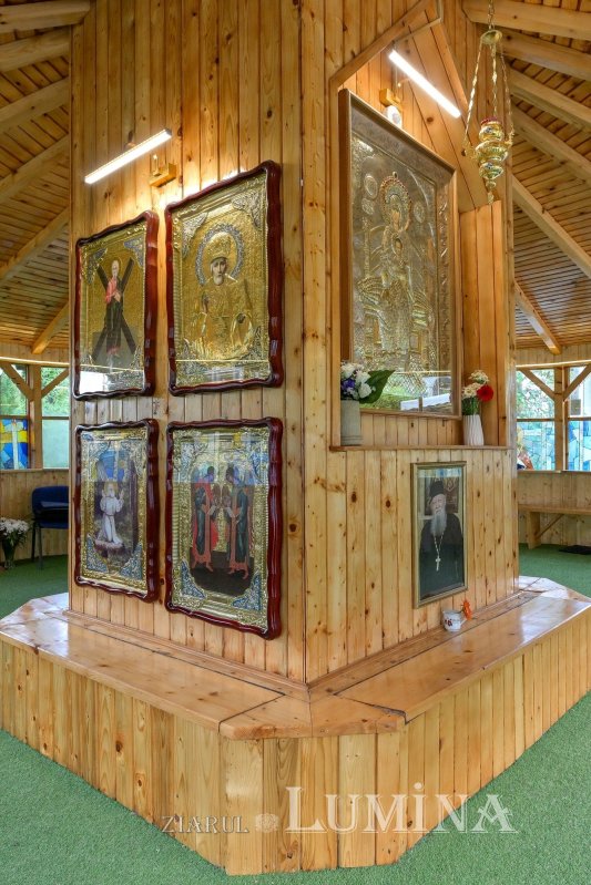 Sclipirile Luminii: Mănăstirea Caraiman 301094