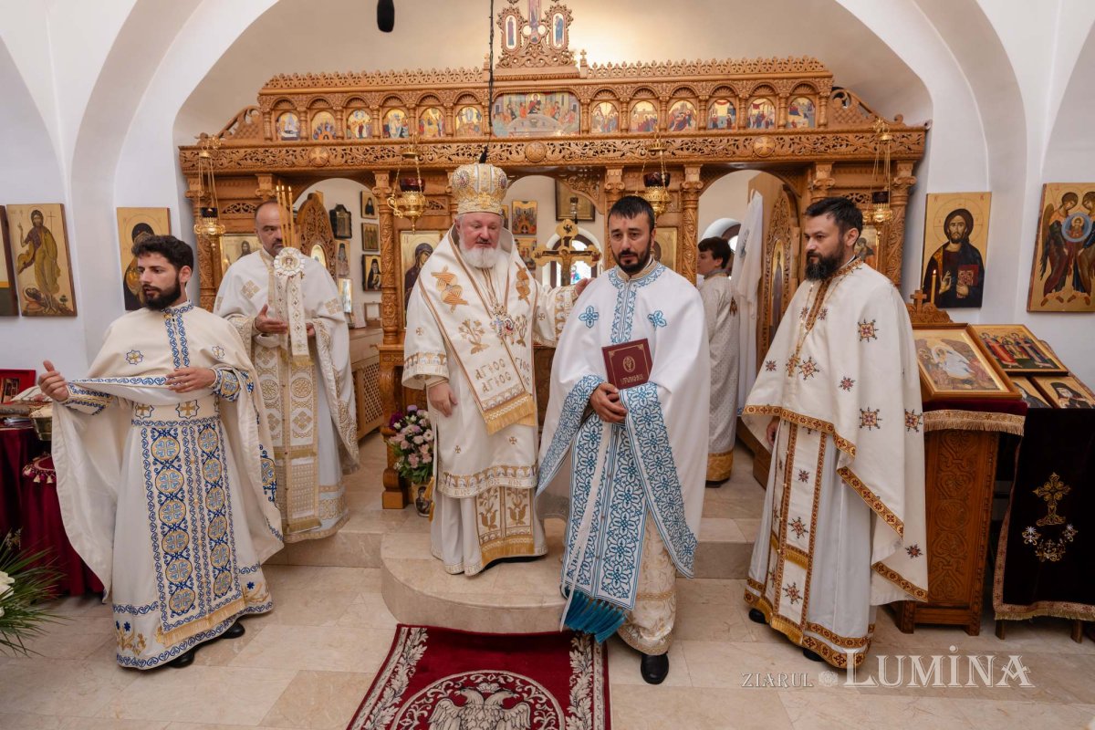 Binecuvântare arhierească la o parohie ilfoveană 301388