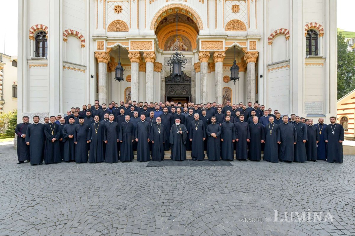 Cursuri pentru obținerea gradelor clericale organizate în București 301386