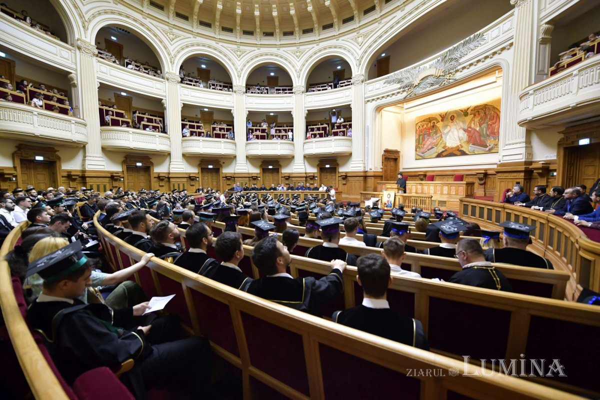 O nouă promoție de studenți teologi bucureșteni a depus jurământul de credință 301390