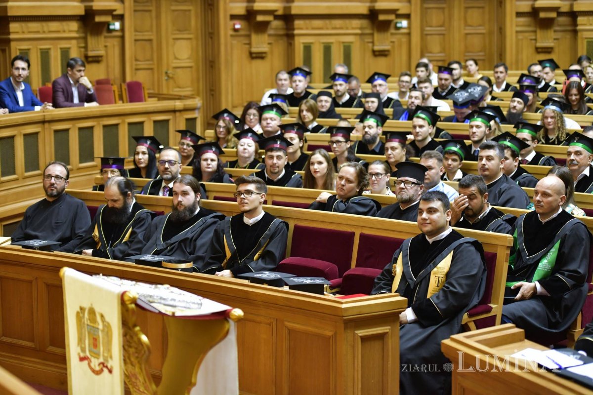 O nouă promoție de studenți teologi bucureșteni a depus jurământul de credință 301395