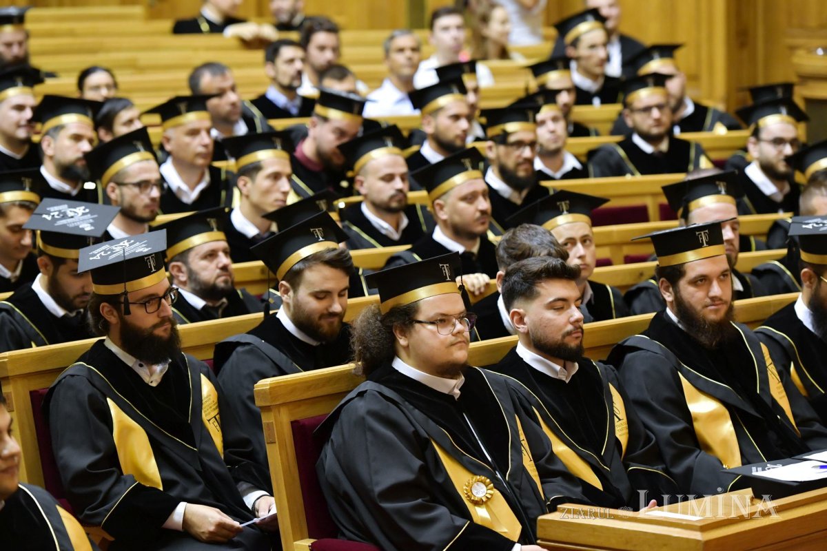 O nouă promoție de studenți teologi bucureșteni a depus jurământul de credință 301400