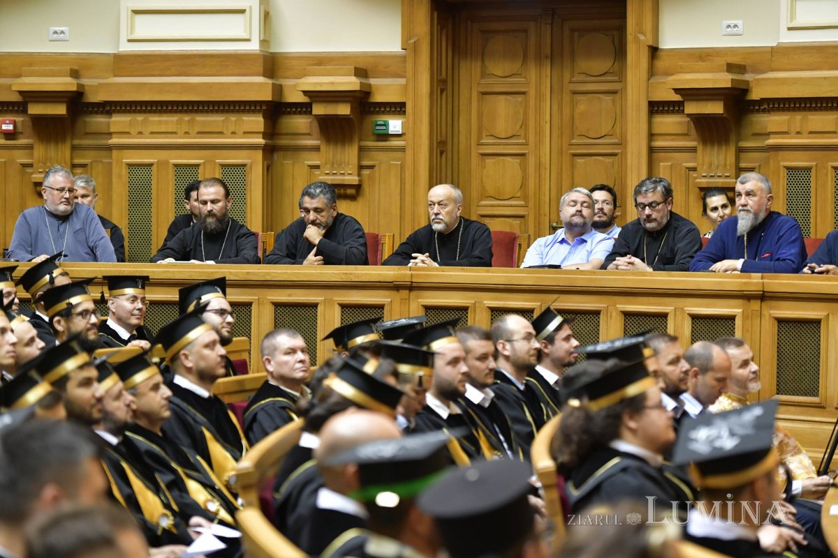 O nouă promoție de studenți teologi bucureșteni a depus jurământul de credință 301401