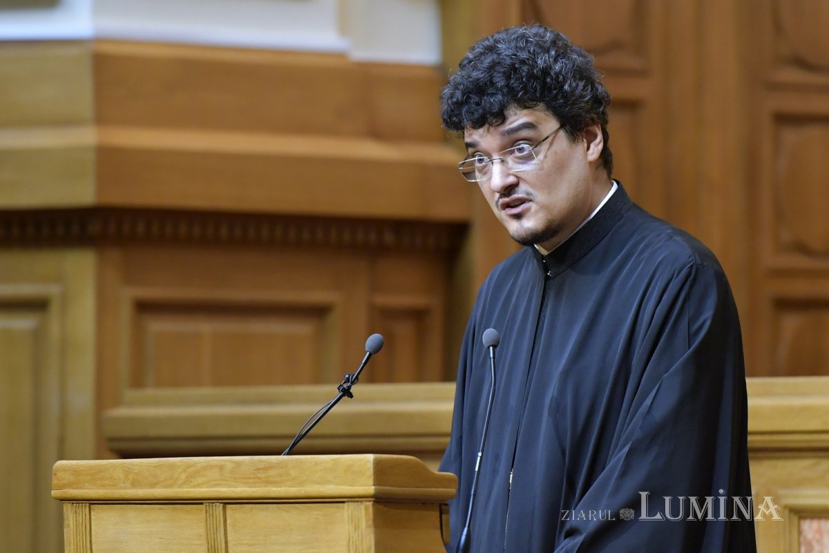 O nouă promoție de studenți teologi bucureșteni a depus jurământul de credință 301402