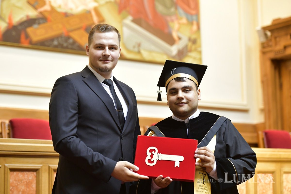 O nouă promoție de studenți teologi bucureșteni a depus jurământul de credință 301405