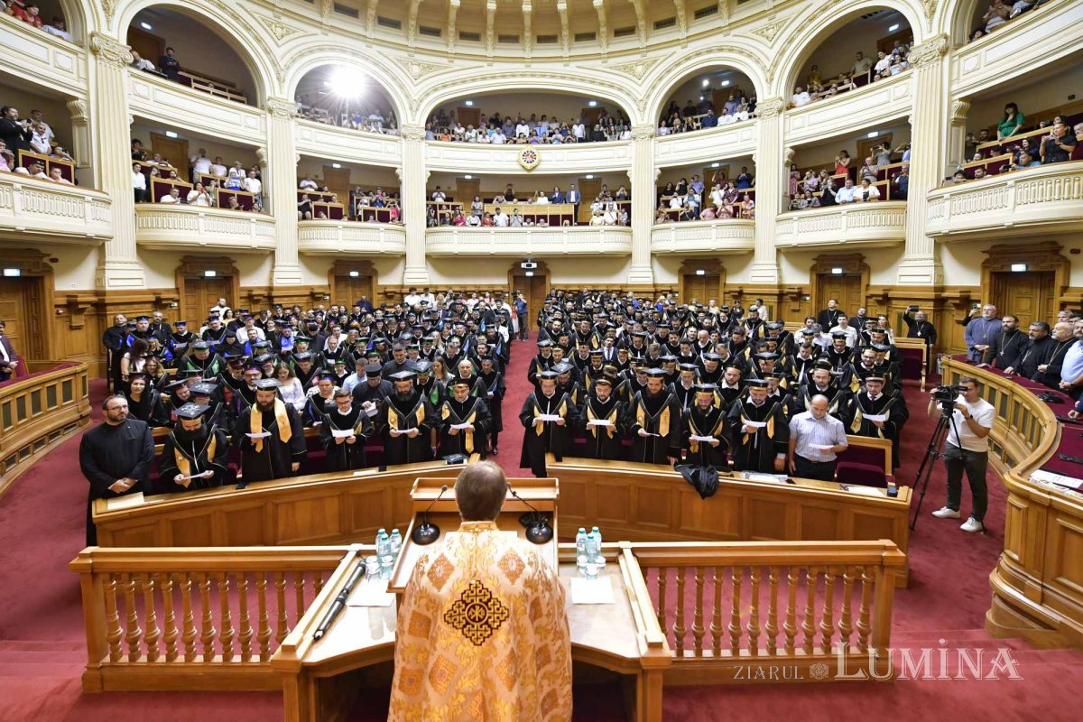 O nouă promoție de studenți teologi bucureșteni a depus jurământul de credință 301407