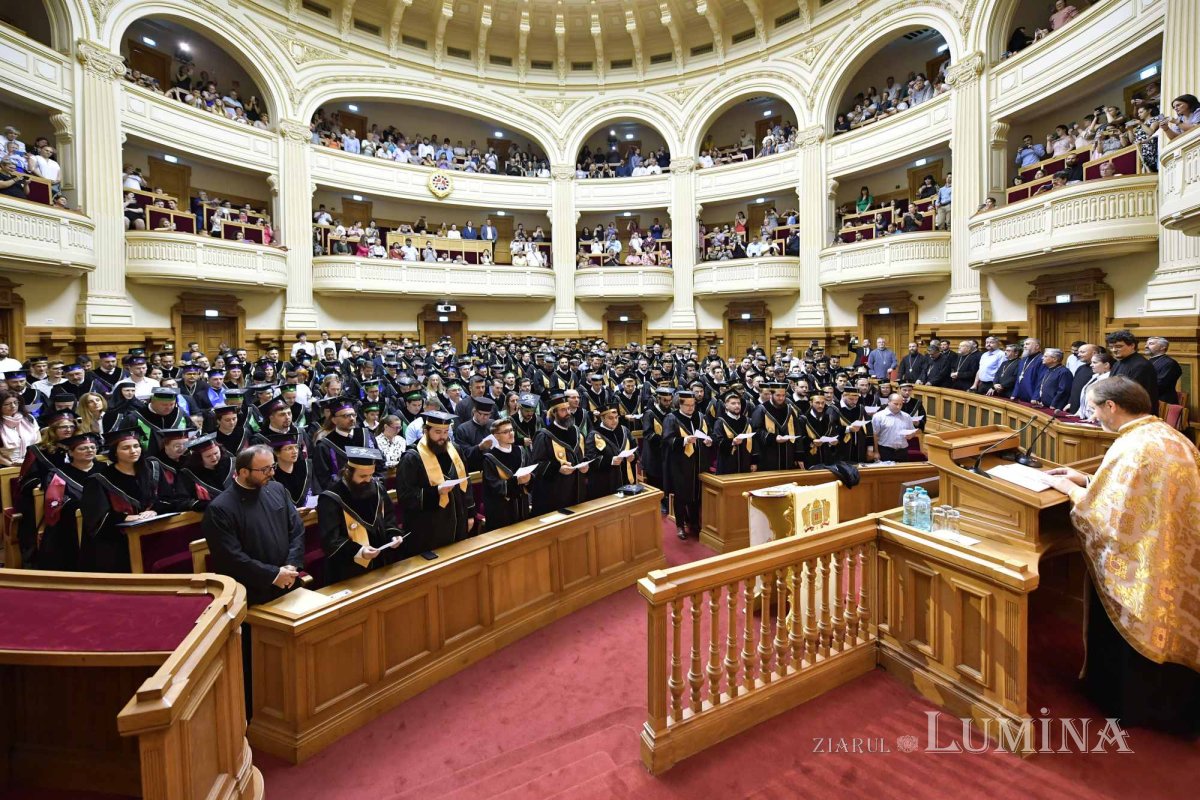 O nouă promoție de studenți teologi bucureșteni a depus jurământul de credință 301408