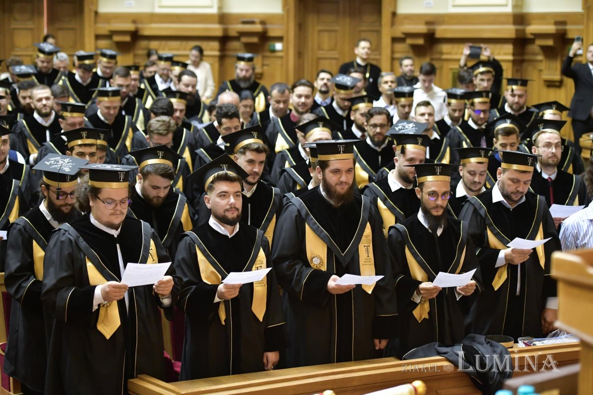 O nouă promoție de studenți teologi bucureșteni a depus jurământul de credință 301410