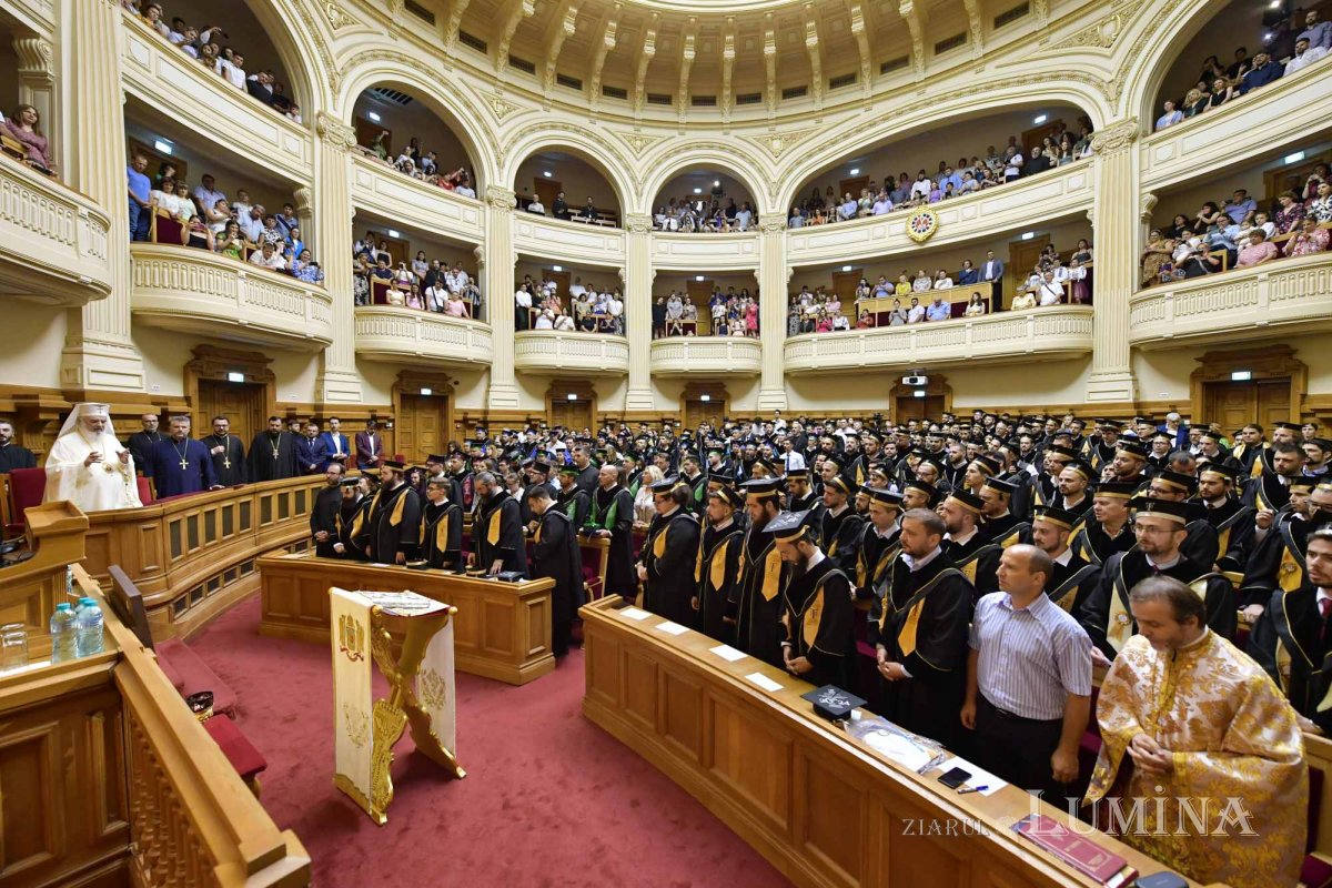 O nouă promoție de studenți teologi bucureșteni a depus jurământul de credință 301412