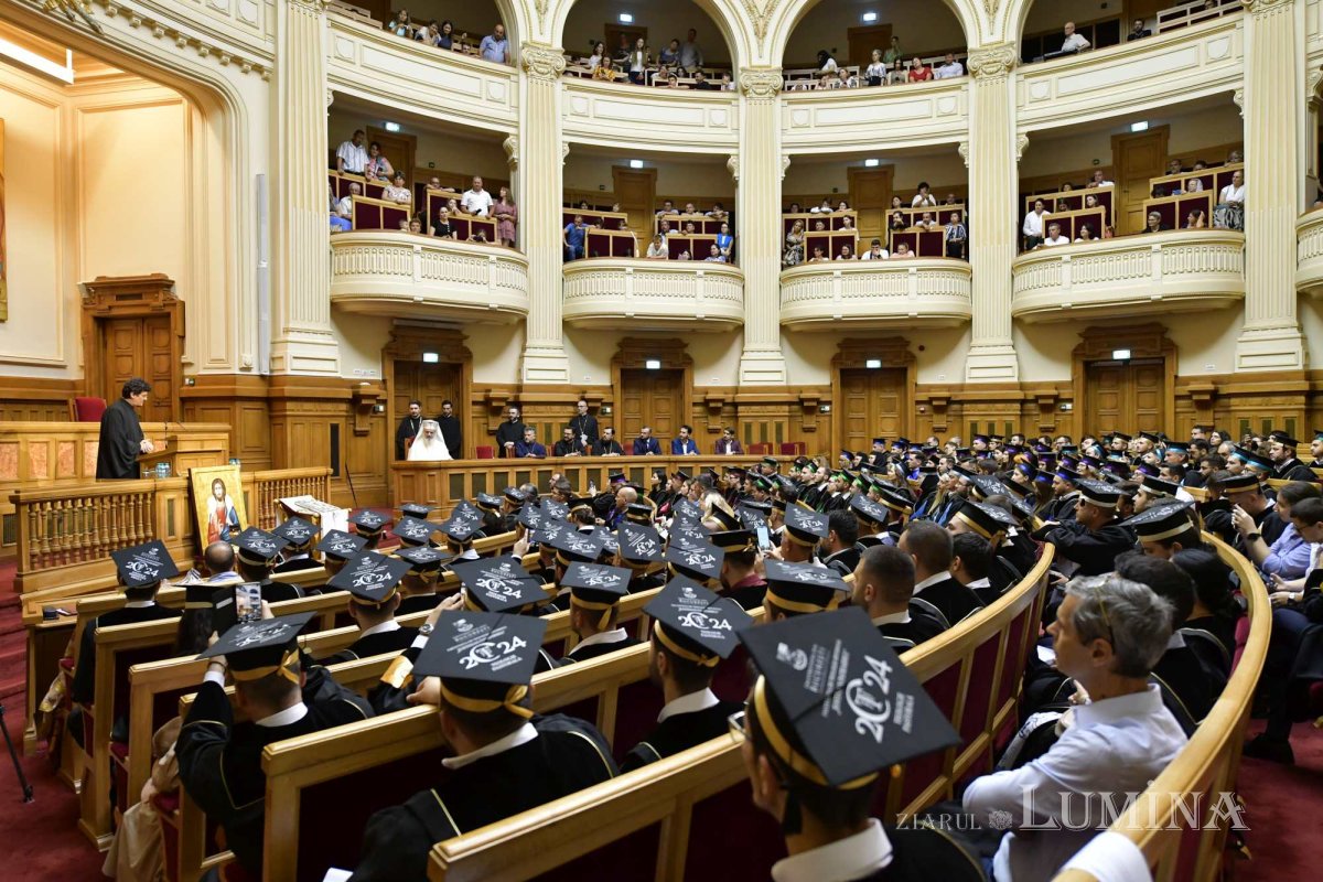O nouă promoție de studenți teologi bucureșteni a depus jurământul de credință 301413