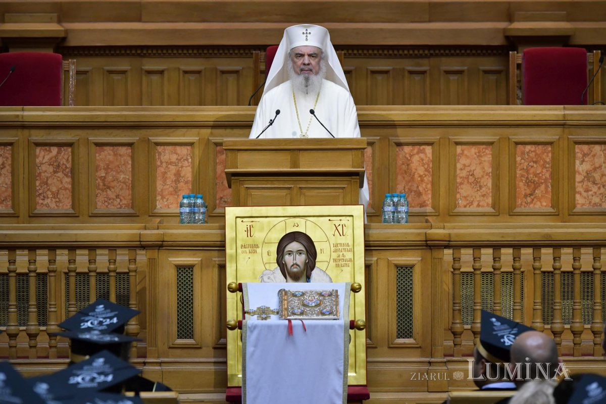 O nouă promoție de studenți teologi bucureșteni a depus jurământul de credință 301416