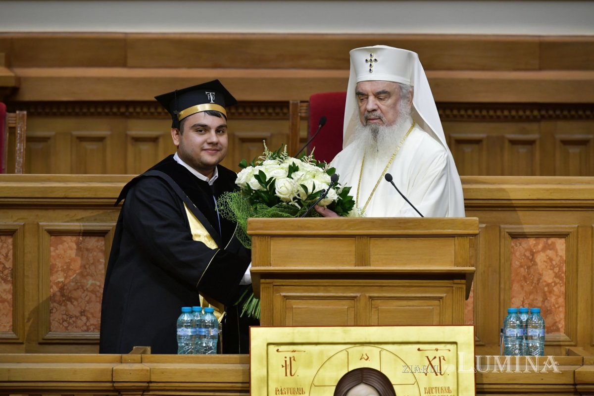 O nouă promoție de studenți teologi bucureșteni a depus jurământul de credință 301417