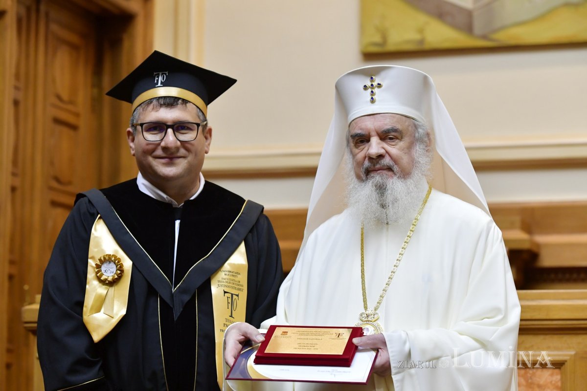 O nouă promoție de studenți teologi bucureșteni a depus jurământul de credință 301419