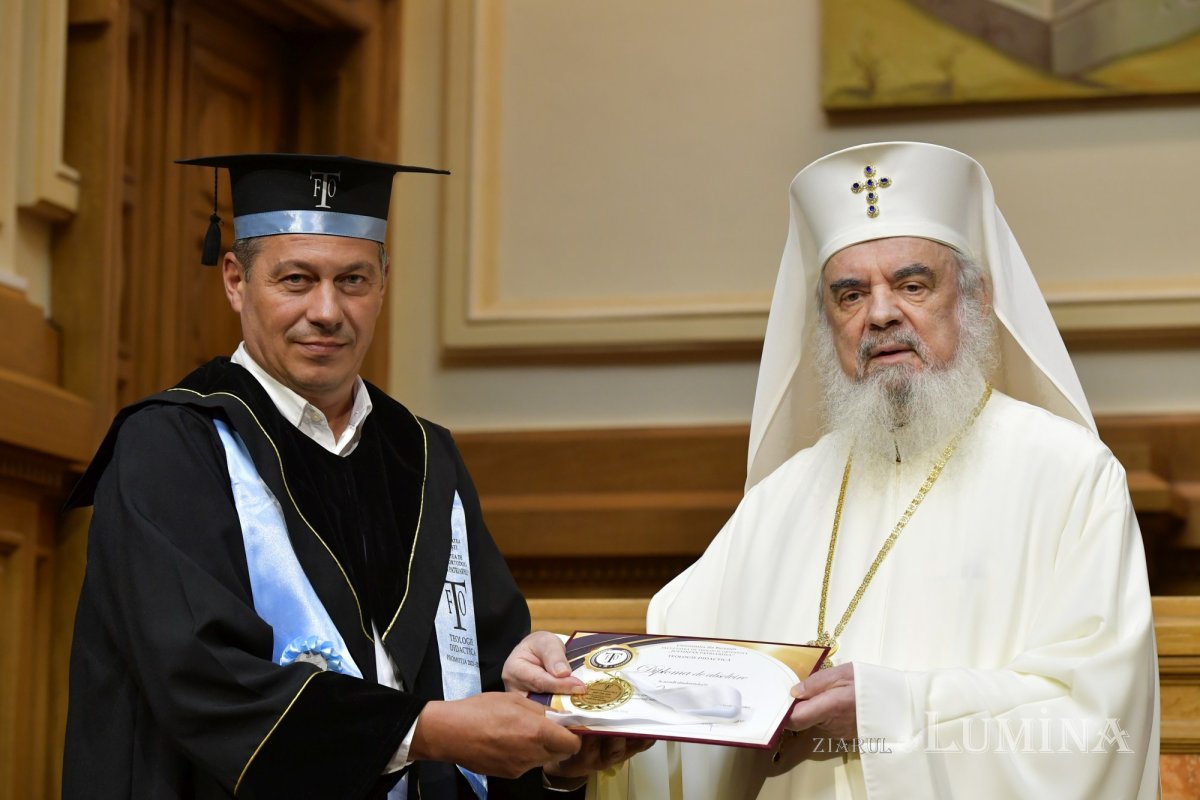 O nouă promoție de studenți teologi bucureșteni a depus jurământul de credință 301420