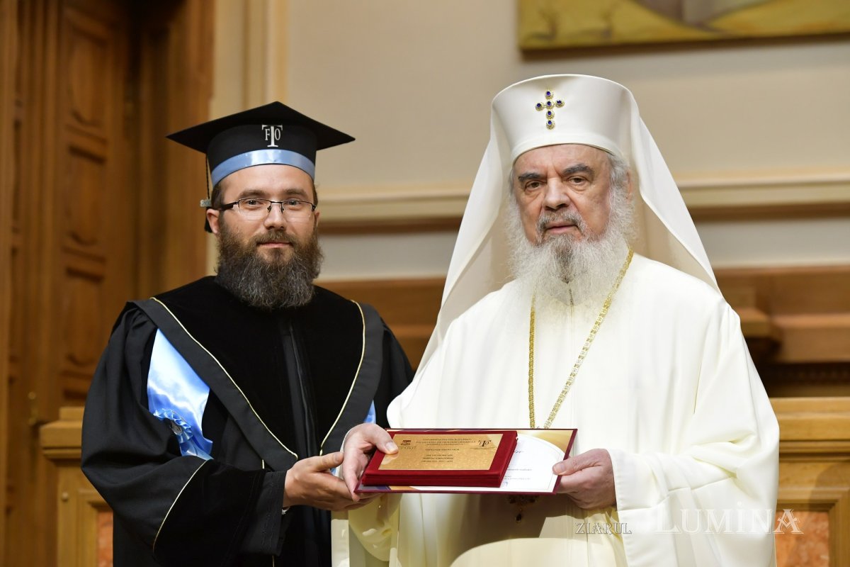 O nouă promoție de studenți teologi bucureșteni a depus jurământul de credință 301421