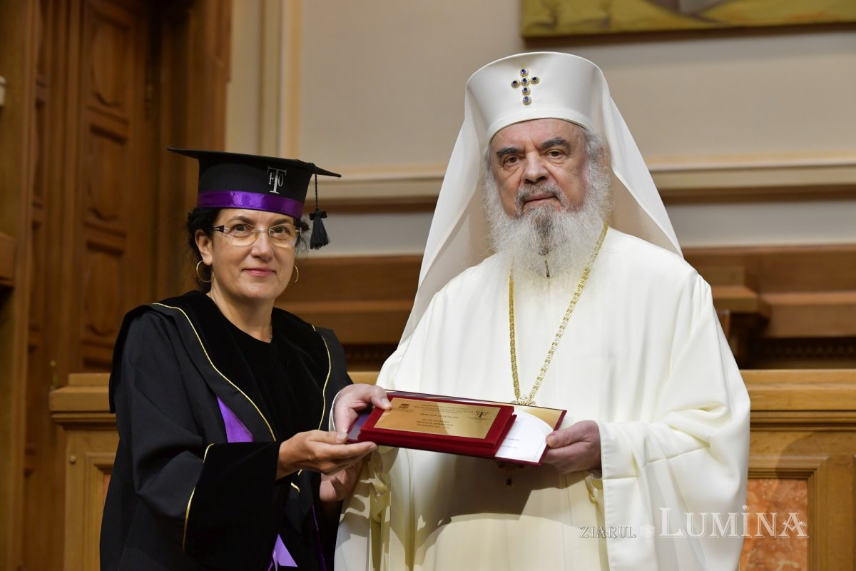 O nouă promoție de studenți teologi bucureșteni a depus jurământul de credință 301424