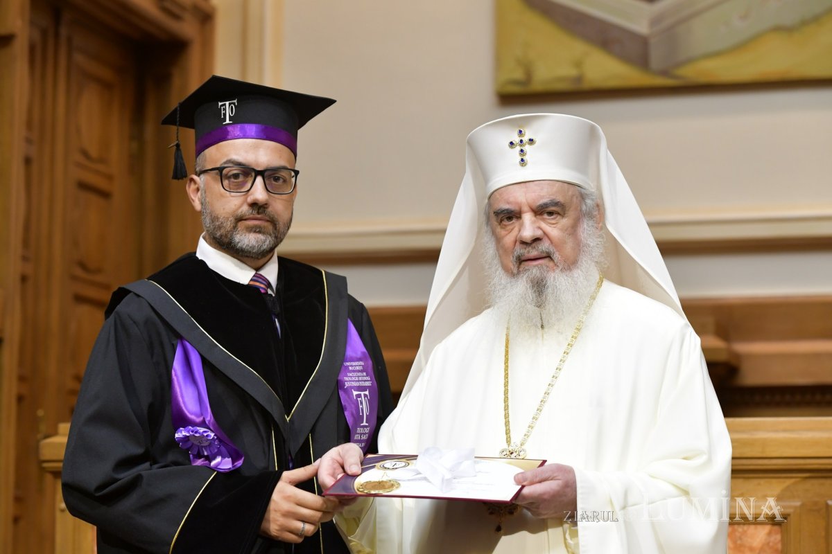 O nouă promoție de studenți teologi bucureșteni a depus jurământul de credință 301425