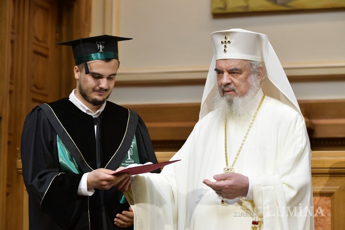 O nouă promoție de studenți teologi bucureșteni a depus jurământul de credință 301426