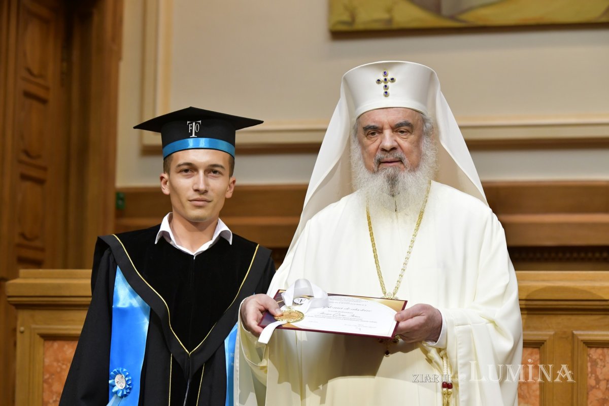 O nouă promoție de studenți teologi bucureșteni a depus jurământul de credință 301427