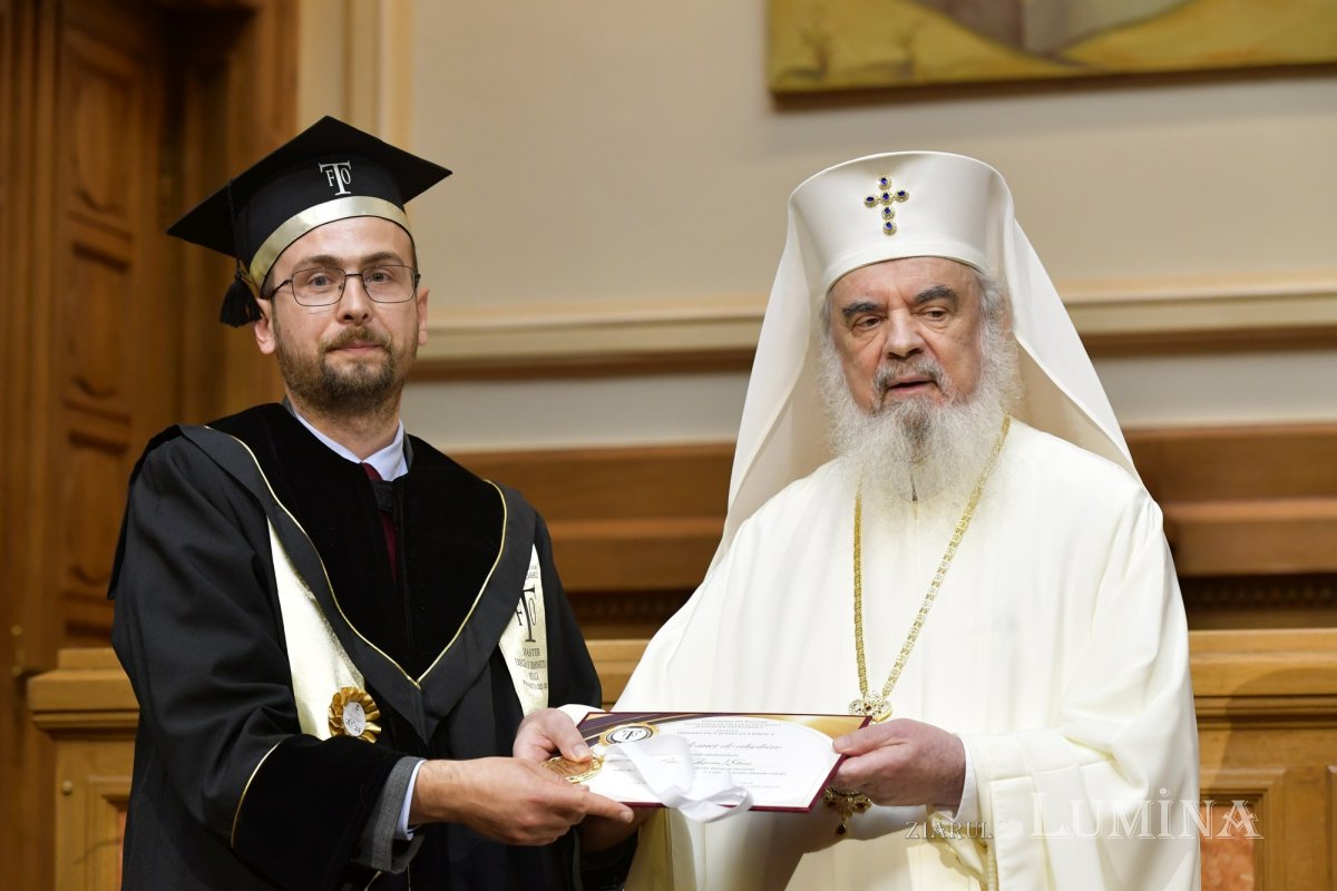 O nouă promoție de studenți teologi bucureșteni a depus jurământul de credință 301428