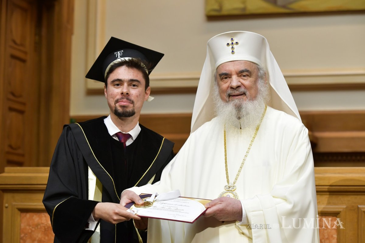 O nouă promoție de studenți teologi bucureșteni a depus jurământul de credință 301429