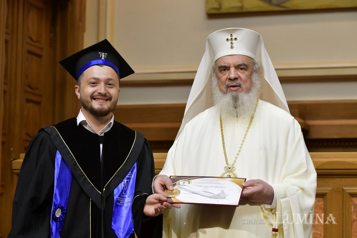 O nouă promoție de studenți teologi bucureșteni a depus jurământul de credință 301431