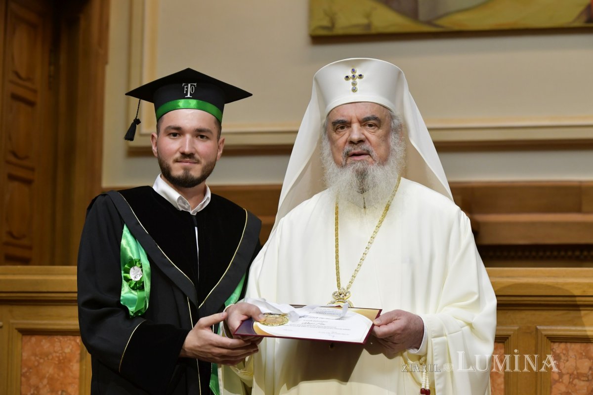 O nouă promoție de studenți teologi bucureșteni a depus jurământul de credință 301432