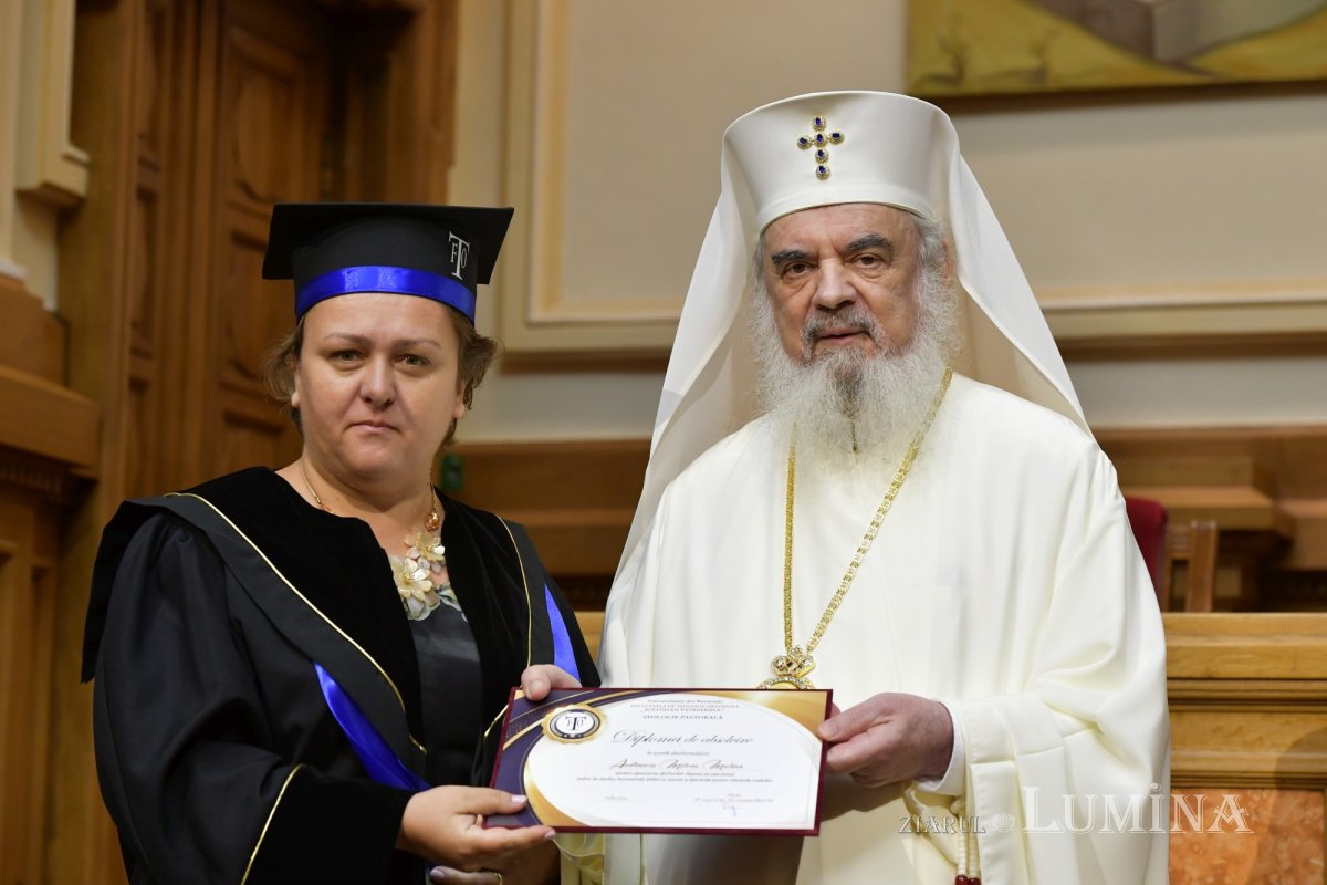 O nouă promoție de studenți teologi bucureșteni a depus jurământul de credință 301434