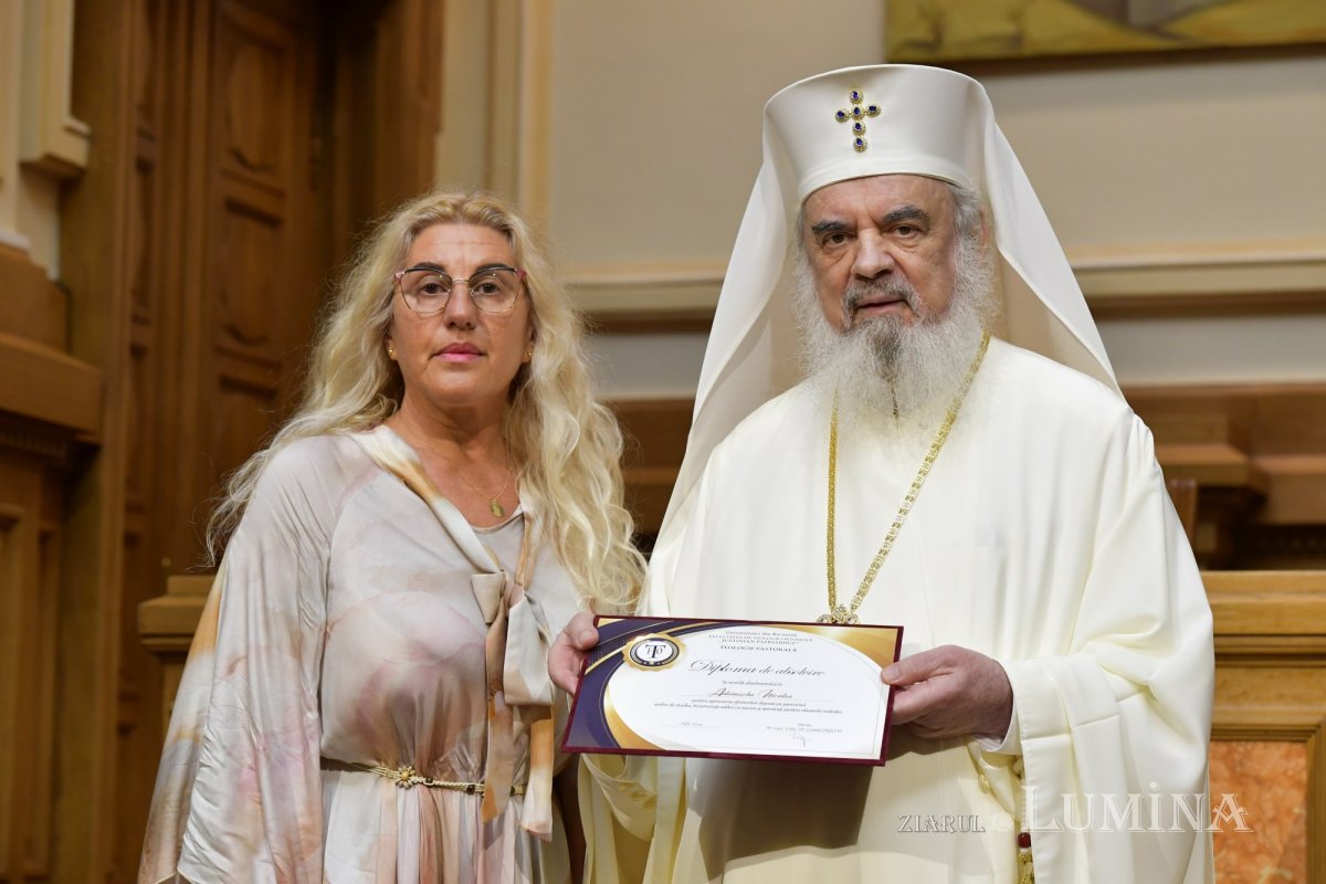 O nouă promoție de studenți teologi bucureșteni a depus jurământul de credință 301435