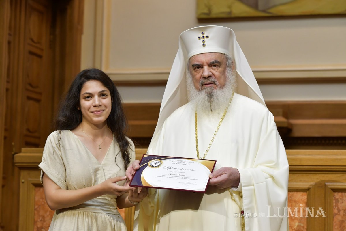 O nouă promoție de studenți teologi bucureșteni a depus jurământul de credință 301436