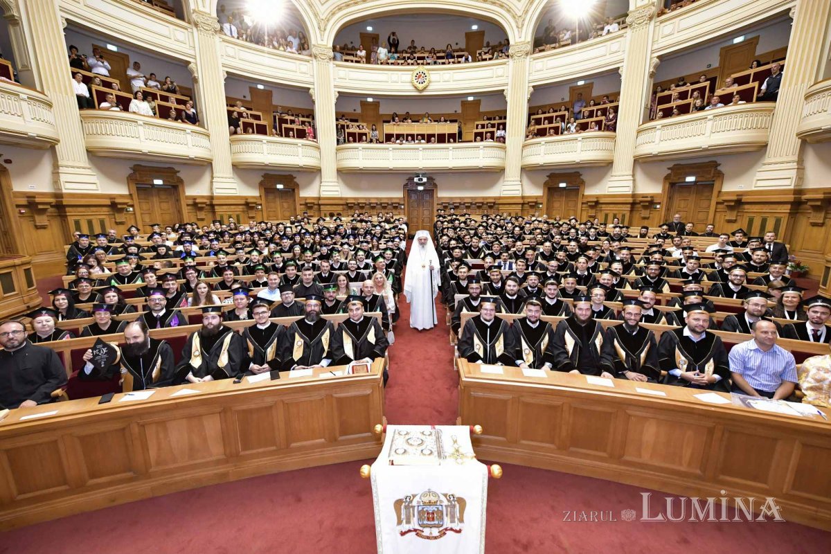 O nouă promoție de studenți teologi bucureșteni a depus jurământul de credință 301437