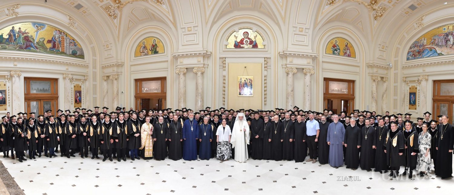 O nouă promoție de studenți teologi bucureșteni a depus jurământul de credință 301438