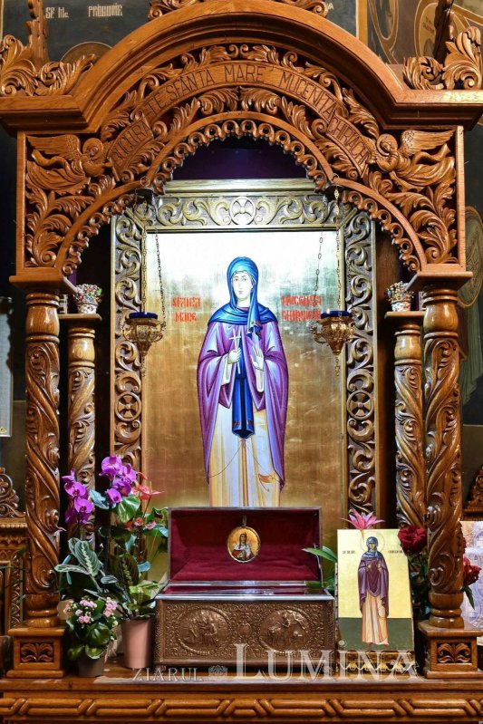 Sclipirile Luminii: Catedrala Episcopală din Huşi 301767