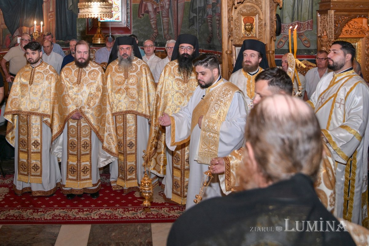 „Casnicii lui Dumnezeu” din neamul nostru, cinstiți în lavra lor din Capitală 302031