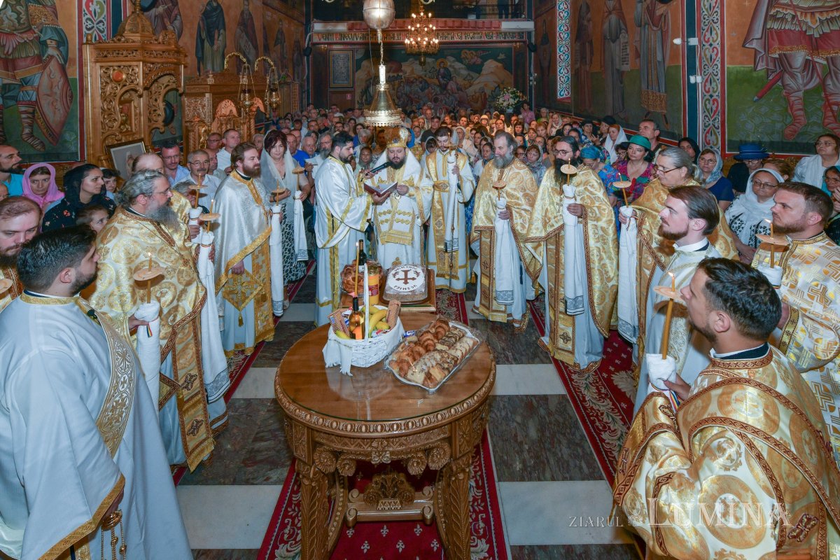 „Casnicii lui Dumnezeu” din neamul nostru, cinstiți în lavra lor din Capitală 302067