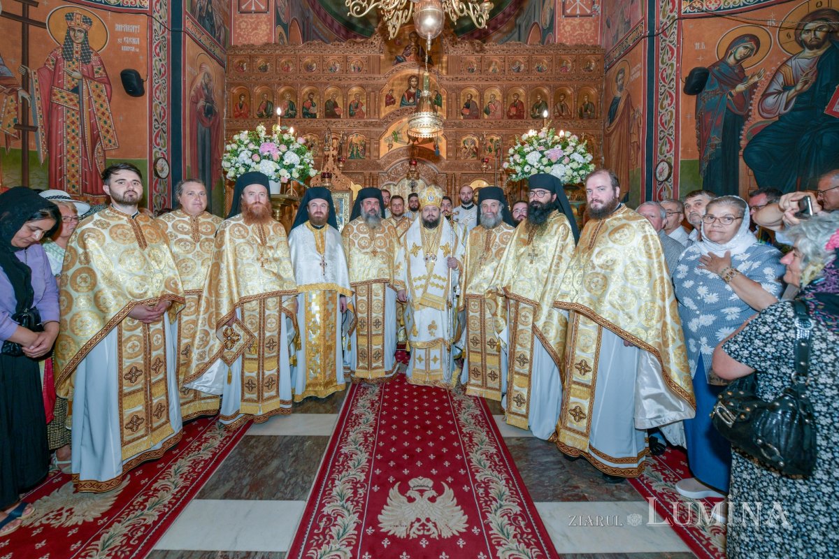 „Casnicii lui Dumnezeu” din neamul nostru, cinstiți în lavra lor din Capitală 302070