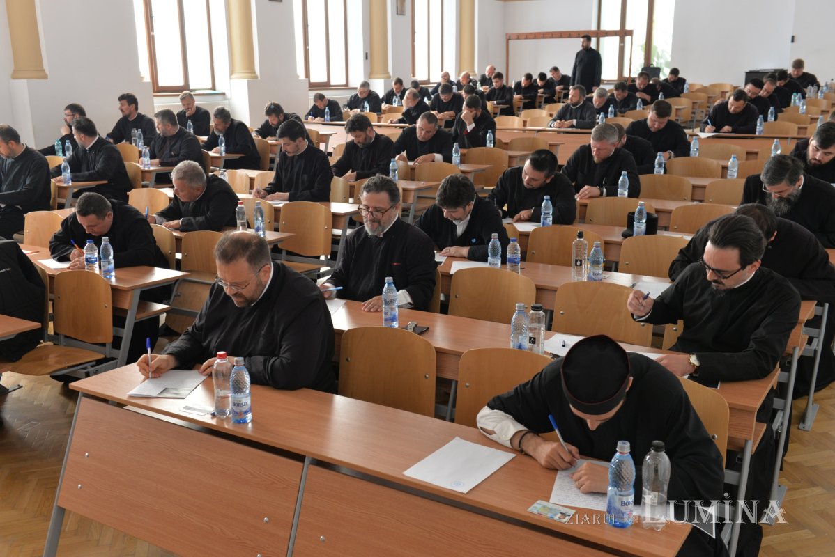 Examen pentru obținerea gradelor profesionale în preoție la București 302213
