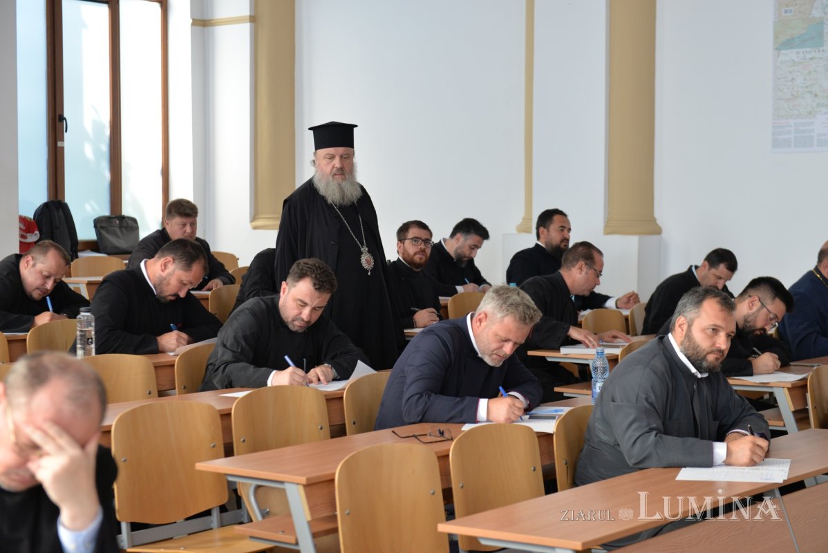 Examen pentru obținerea gradelor profesionale în preoție la București 302216