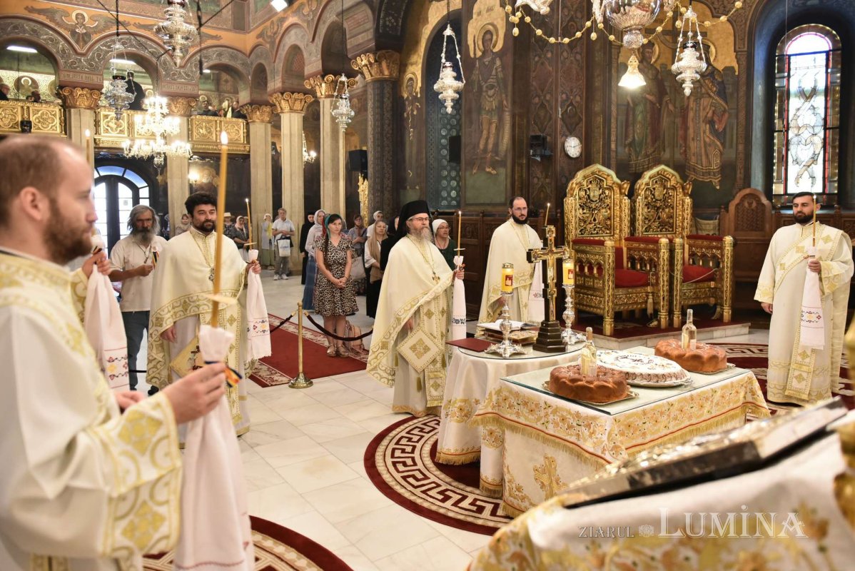 Parastas pentru Mitropoliții Țării Românești la Catedrala Patriarhală 302421