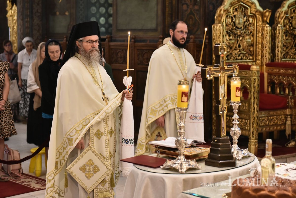 Parastas pentru Mitropoliții Țării Românești la Catedrala Patriarhală 302425