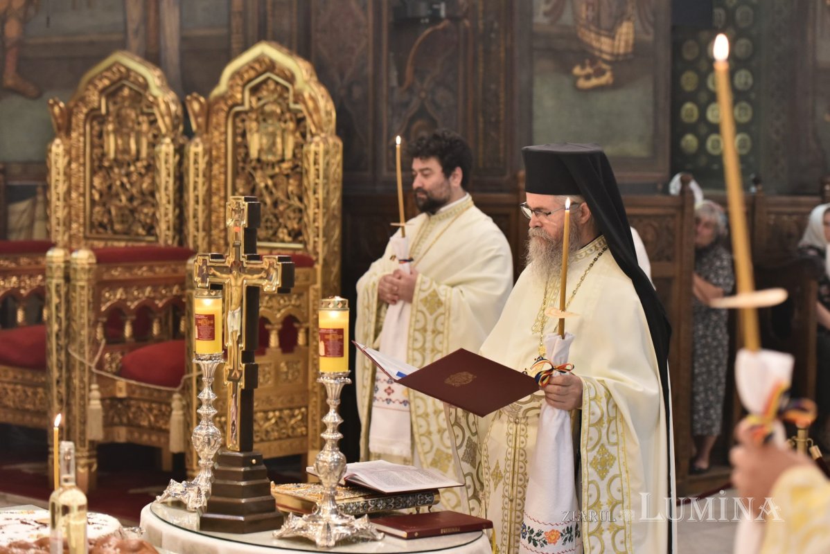 Parastas pentru Mitropoliții Țării Românești la Catedrala Patriarhală 302428