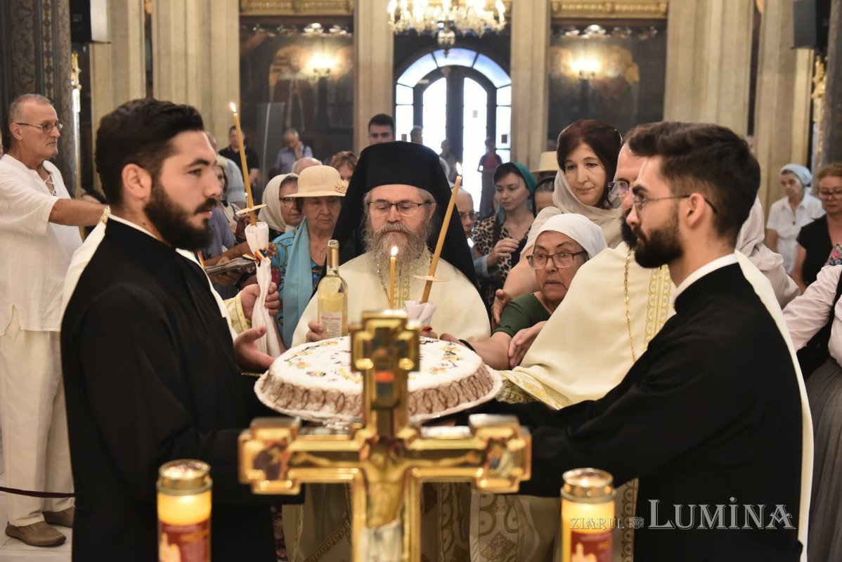 Parastas pentru Mitropoliții Țării Românești la Catedrala Patriarhală 302429