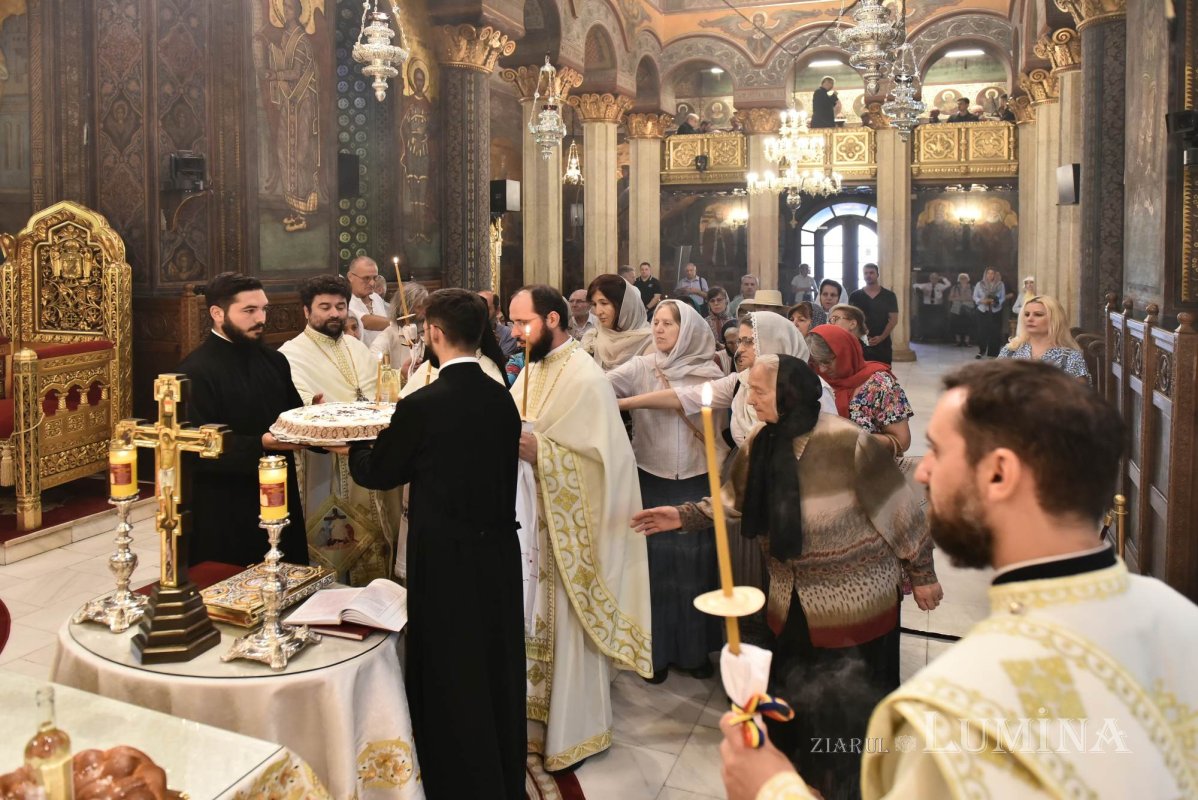 Parastas pentru Mitropoliții Țării Românești la Catedrala Patriarhală 302430