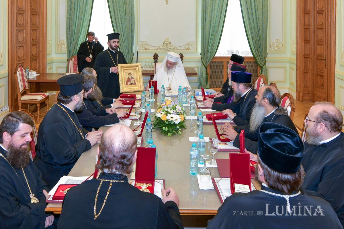 Ședință de lucru a Sfântului Sinod al Bisericii Ortodoxe Române 302456