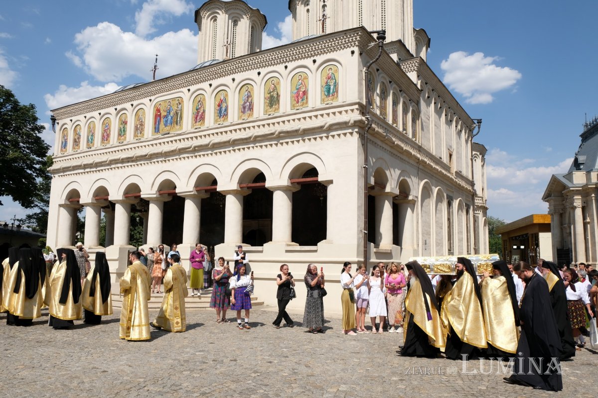 Moaştele Sfântului Dimitrie cel Nou au fost aşezate spre închinare în Baldachinul Sfinților 302824