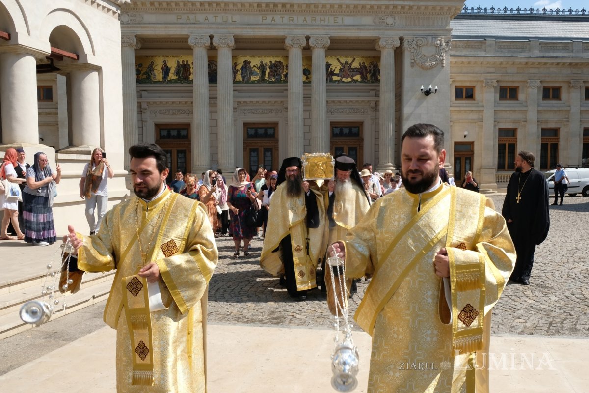 Moaştele Sfântului Dimitrie cel Nou au fost aşezate spre închinare în Baldachinul Sfinților 302825