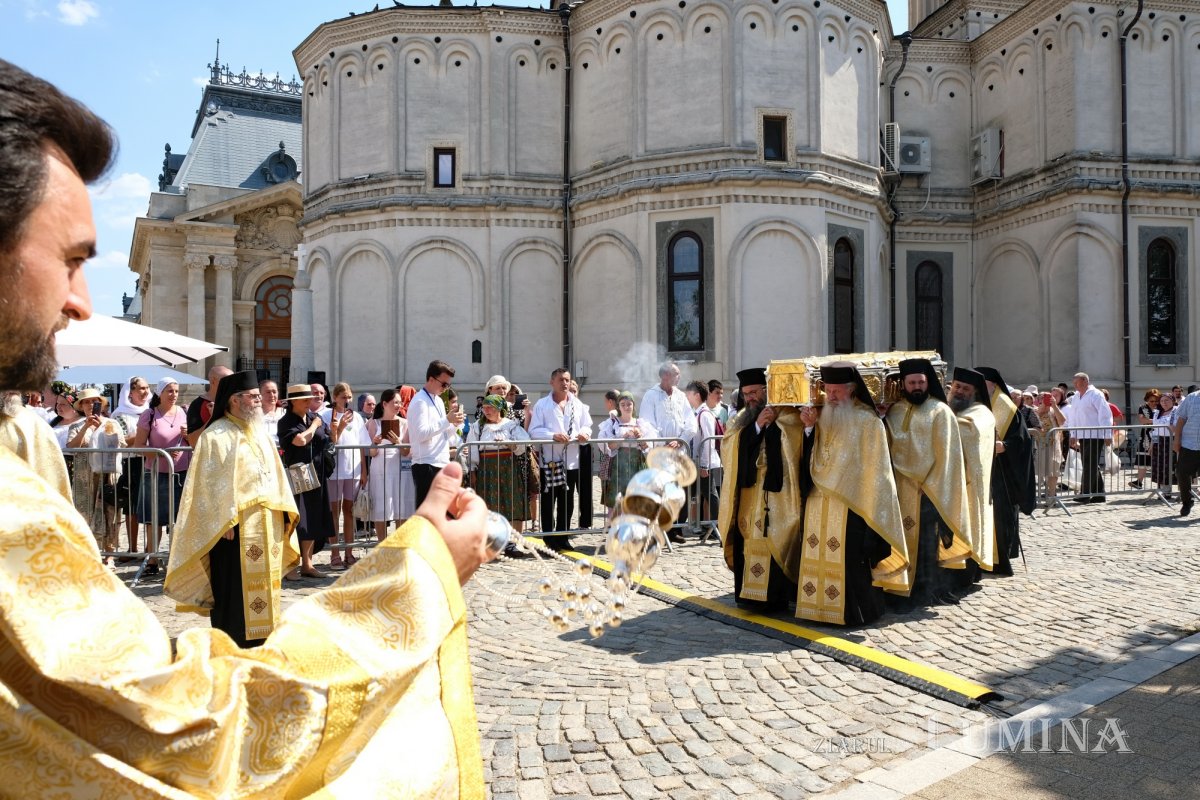 Moaştele Sfântului Dimitrie cel Nou au fost aşezate spre închinare în Baldachinul Sfinților 302829