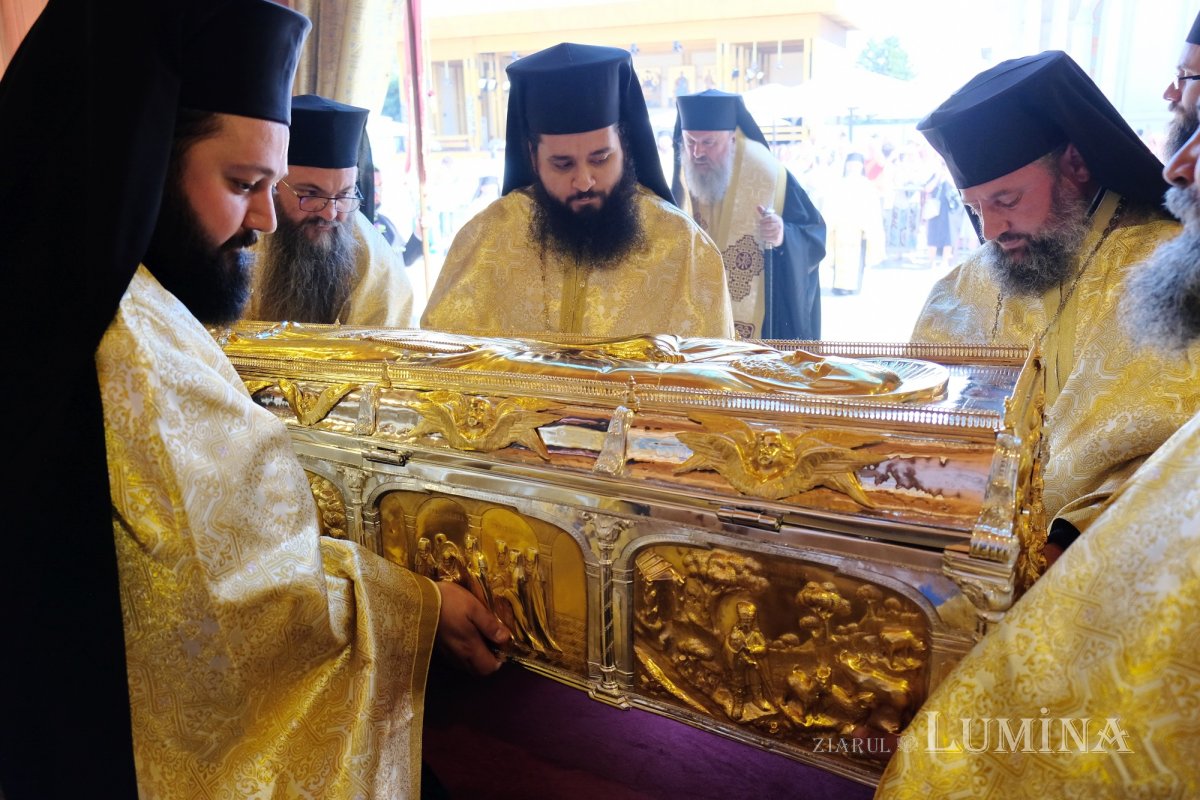 Moaştele Sfântului Dimitrie cel Nou au fost aşezate spre închinare în Baldachinul Sfinților 302830