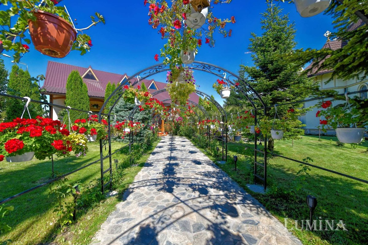 Sclipirile Luminii: Paraclisul Catedralei Mântuirii Neamului 302677